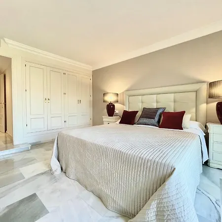 Magna - De Lujo Y Golf En Zona De Puerto Banus 公寓 *