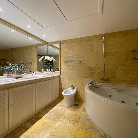 Magna - De Lujo Y Golf En Zona De Puerto Banus 马尔韦利亚