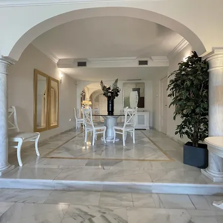 Magna - De Lujo Y Golf En Zona De Puerto Banus アパート *