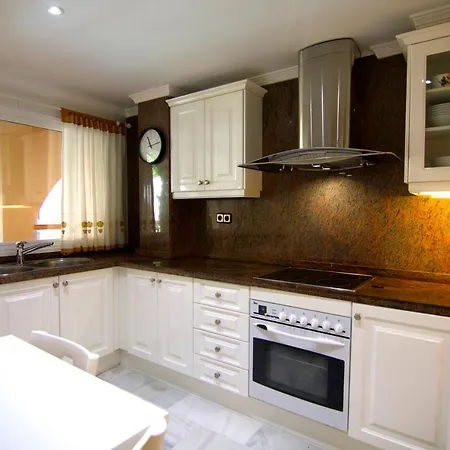 Magna - De Lujo Y Golf En Zona De Puerto Banus アパート